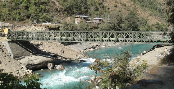 Bailey Bridge cầu thép với vật liệu đồng nhất đồng cực và mô-đun độ đàn hồi tuyệt vời cho chịu tải ổn định