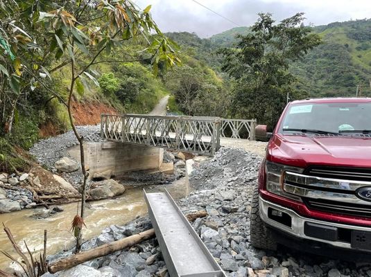 Bailey Bridge Steel Isotropic Bridge với vật liệu đồng nhất High Modulus of Elasticity and Fast Construction Period cho các ứng dụng khác nhau