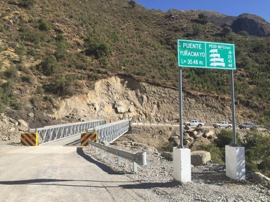 Cây cầu thép truss được chế tạo sẵn với phạm vi trải dài từ 6 đến 60 mét Load HL93 được thiết kế với các tùy chọn sàn thép hoặc gỗ để xây dựng bền